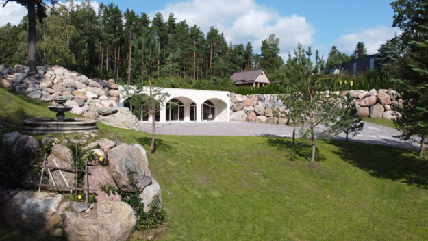 Ristiholvi asuinrakennus Pärnussa