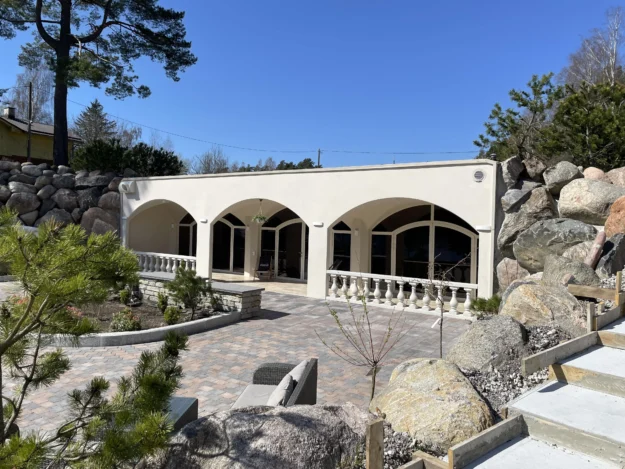 Ristiholvi asuinrakennus Pärnussa